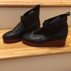 Arche leather ankle boots. Size 6.5